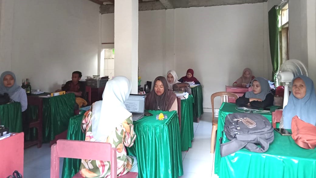 Foto saat rapat prnrntuan kenaikan kelas di MA YPPI Sapobonto