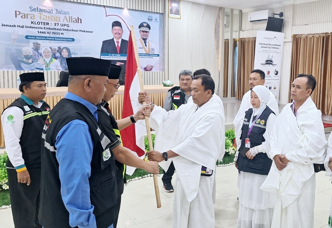 Lepas Kloter 37 Embarkasi Makassar, Muhammad Yunus : Amarah Dapat Merusak Nilai-Nilai Ibadah