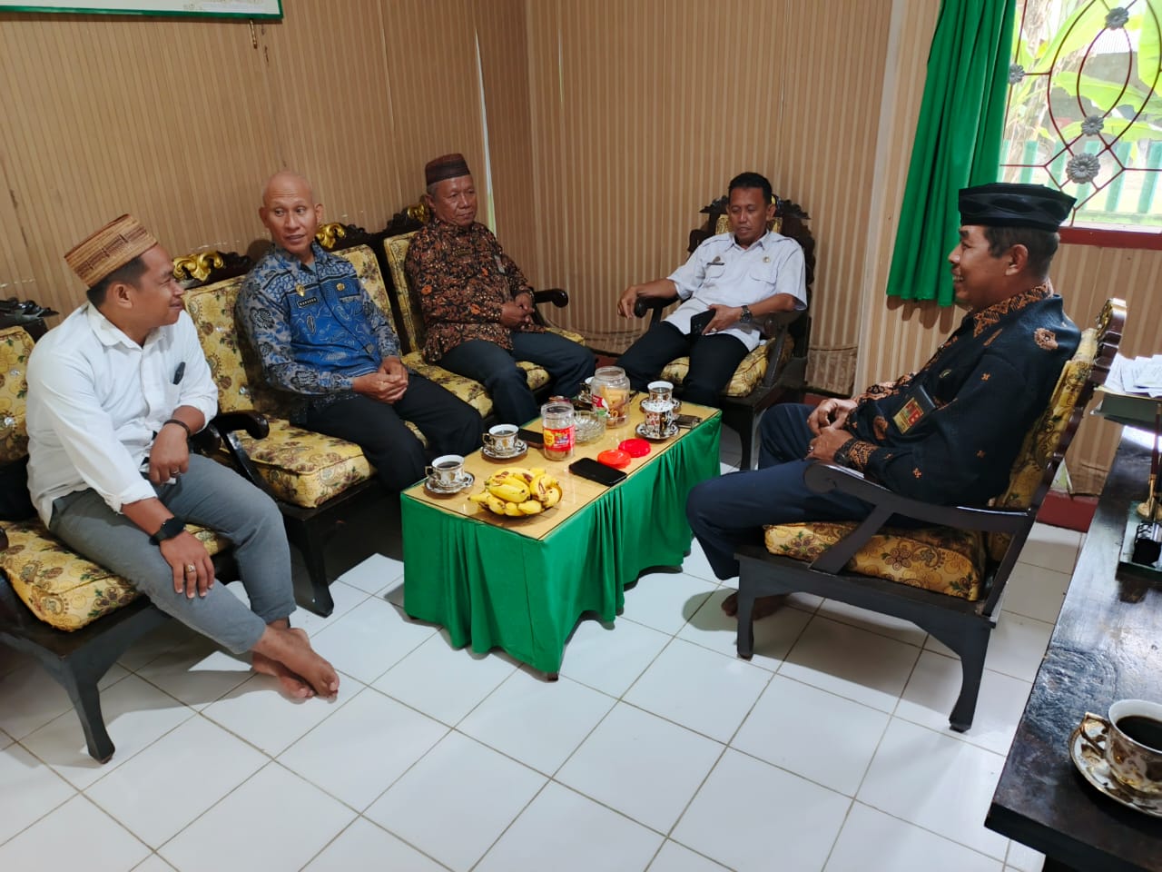 KUA Suppa Fasilitasi Pertemuan Tokoh Agama dan Pemerintah Desa