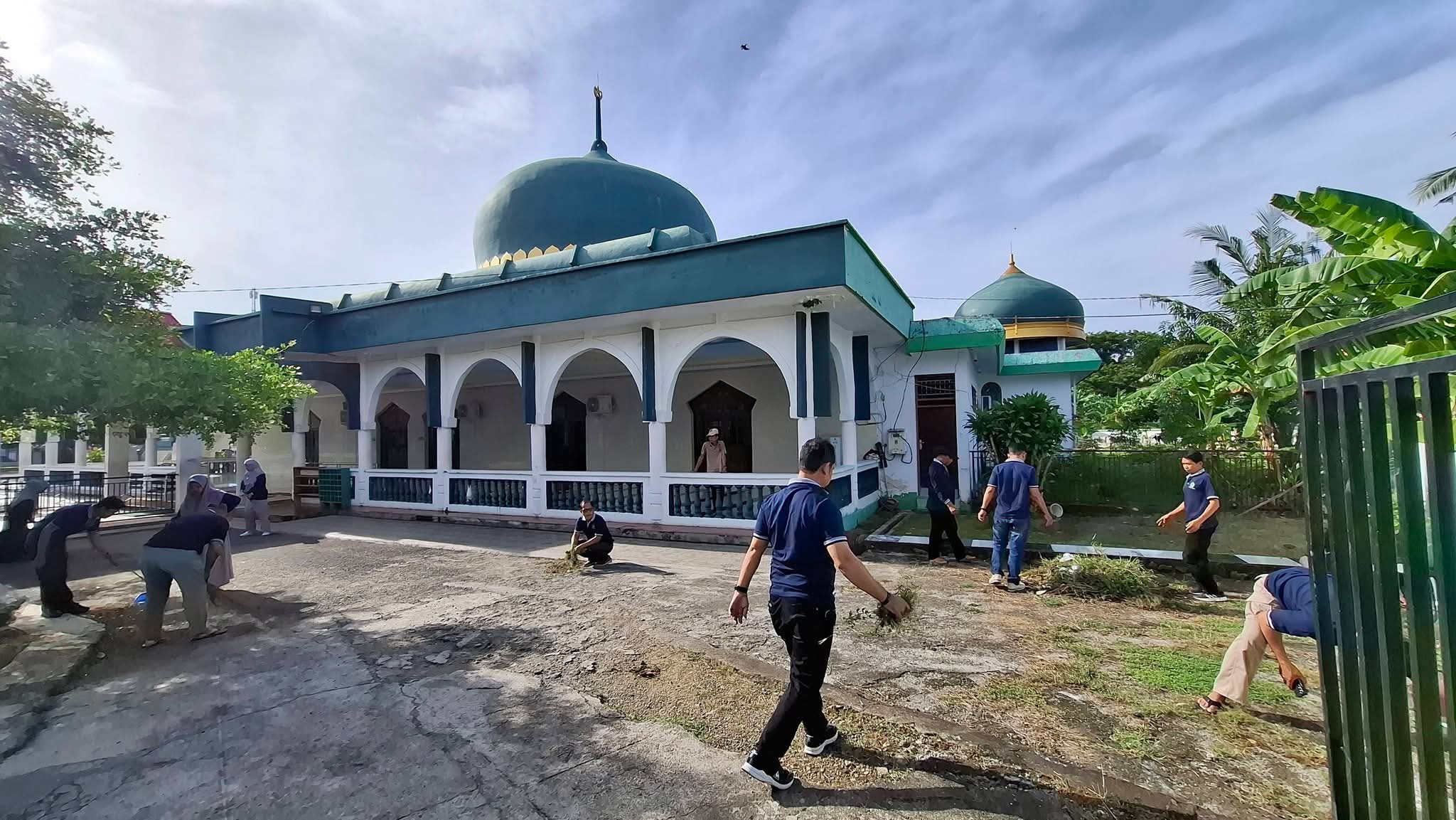 Kemenag Sinjai Bersih-Bersih Masjid Sambut Ramadan 1447 H