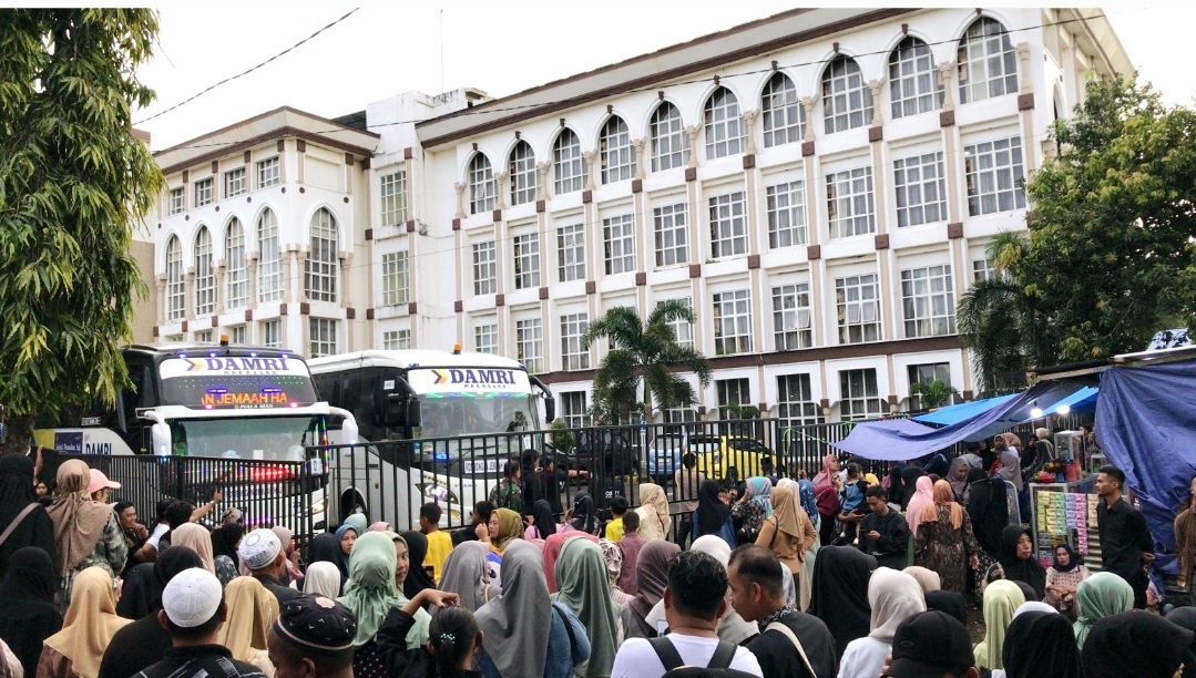 Pengantar Jemaah Asal Kabupaten Bantaeng Membludak di Asrama Haji, Antara Budaya dan Keyakinan