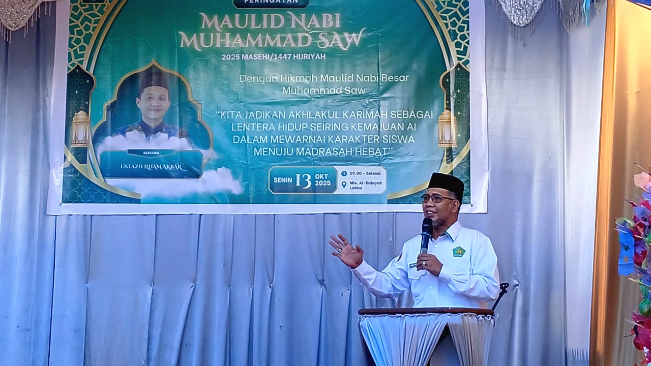 Kakan Kemenag Bantaeng Beri Sambutan di Maulid Nabi di MI Al Hidayah Labbo pada Senin, 13 Oktober 2025 (Foto: Humas Kemenag Bantaeng)