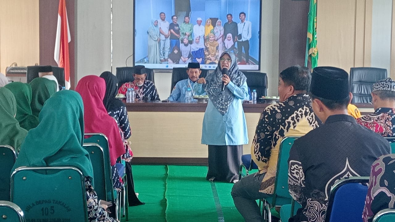 Ketua IPARI Gowa saat membawa materi