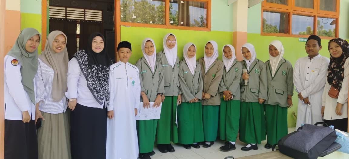 9 Siswa MTs DDI Lil Banat Parepare Mengikuti OMI 2025
