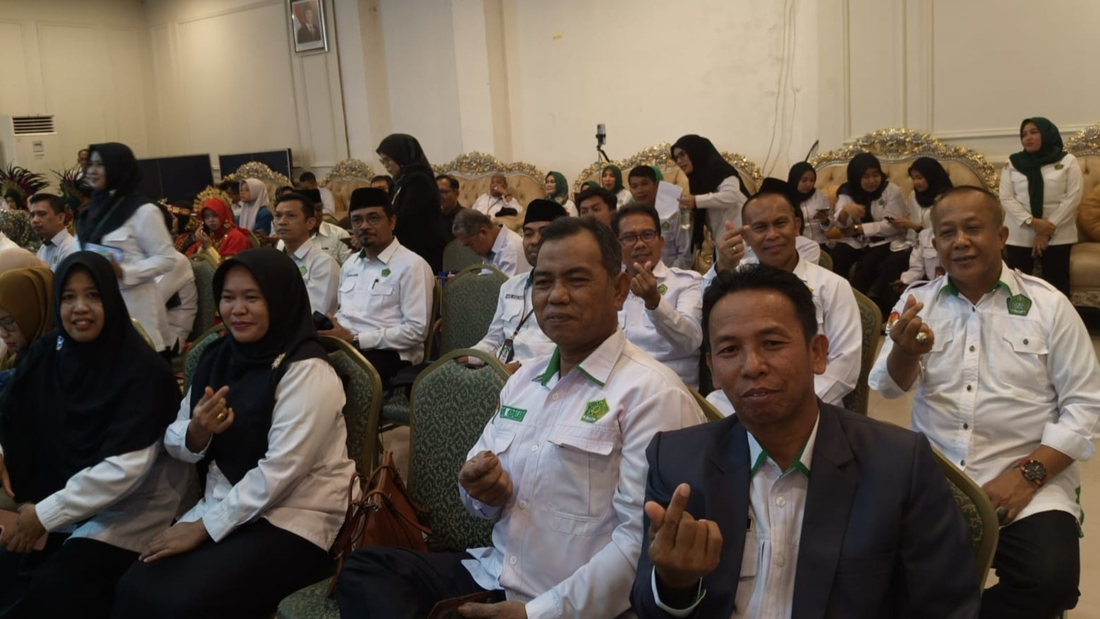 Kepala MTsN 1 Bone, H. Ambo Asse Hadiri Pembukaan OMI Sulsel, Dua Siswa Siap Berlaga di Tingkat Provinsi