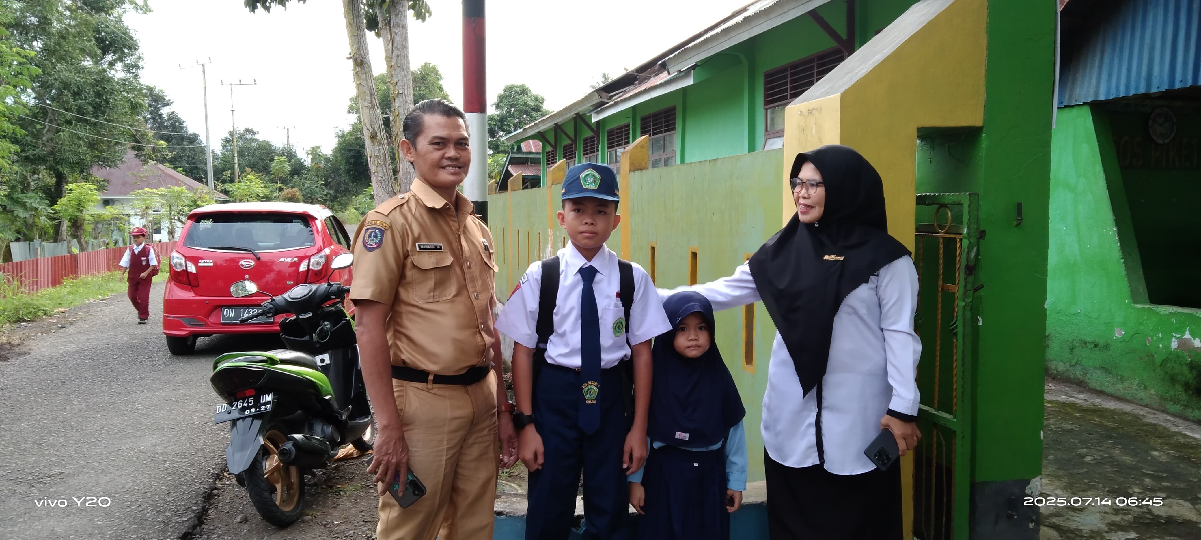 Kamad MTsN 1 Sinjai apresiasi program pemerintah Gerakan Ayah Mengantar Anak kesekolah