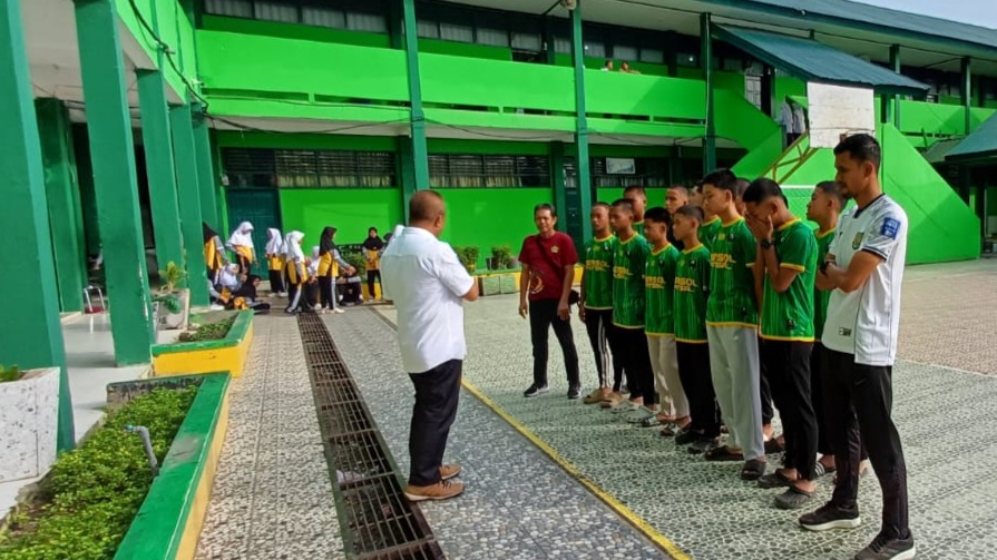 Tim Futsal MTsN 1 Bone Resmi Dilepas Kepala Madrasah