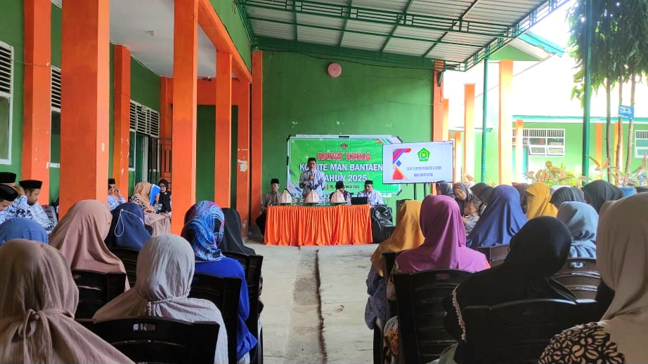 Kepala MAN Bantaeng Tekankan Pentingnya Kolaborasi Guru dan Orang tua di Rapat Komite bersama Orang Tua Siswa pada Kamis, 25 September 2025 (Foto: Humas MAN Bantaeng)