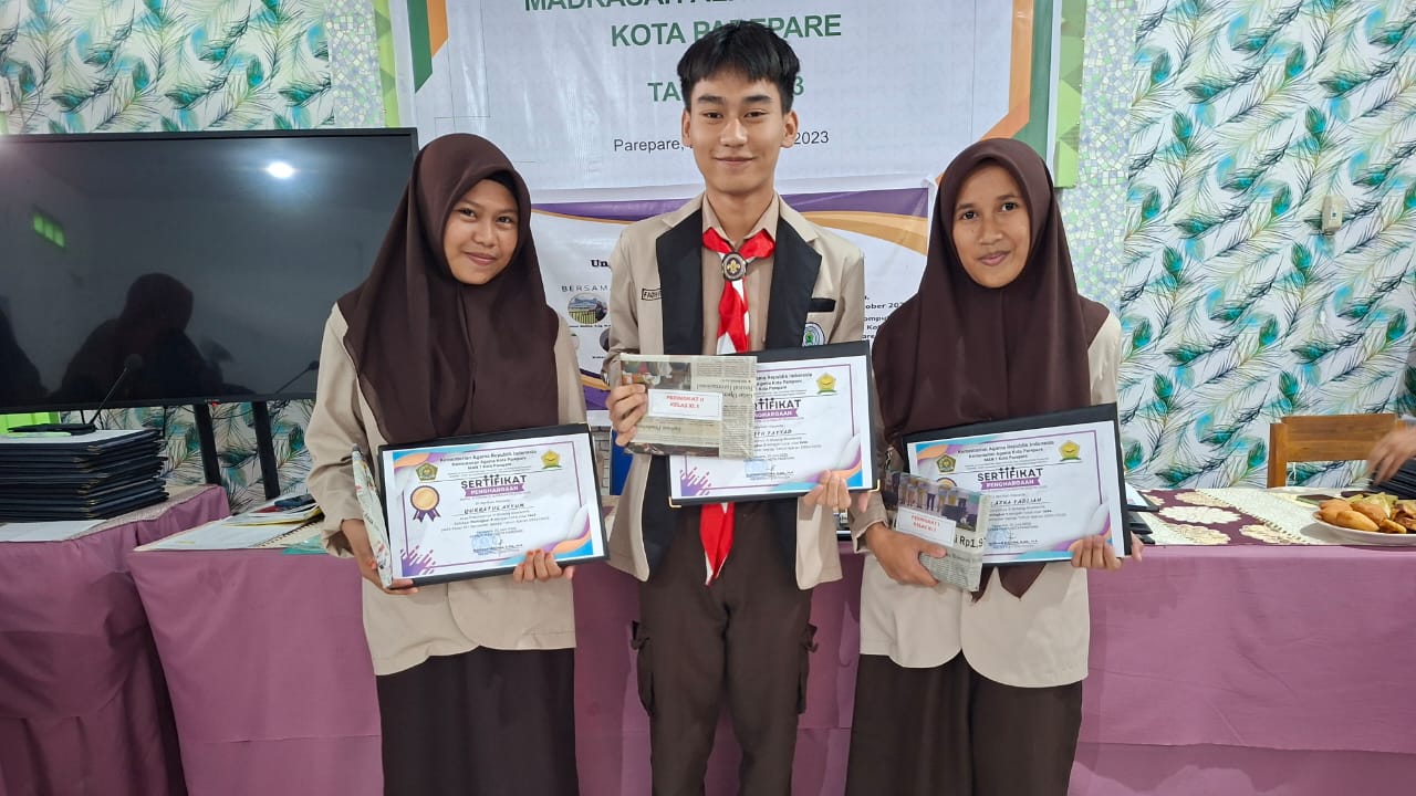Pembagian Rapor Siswa MAN 1 Parepare