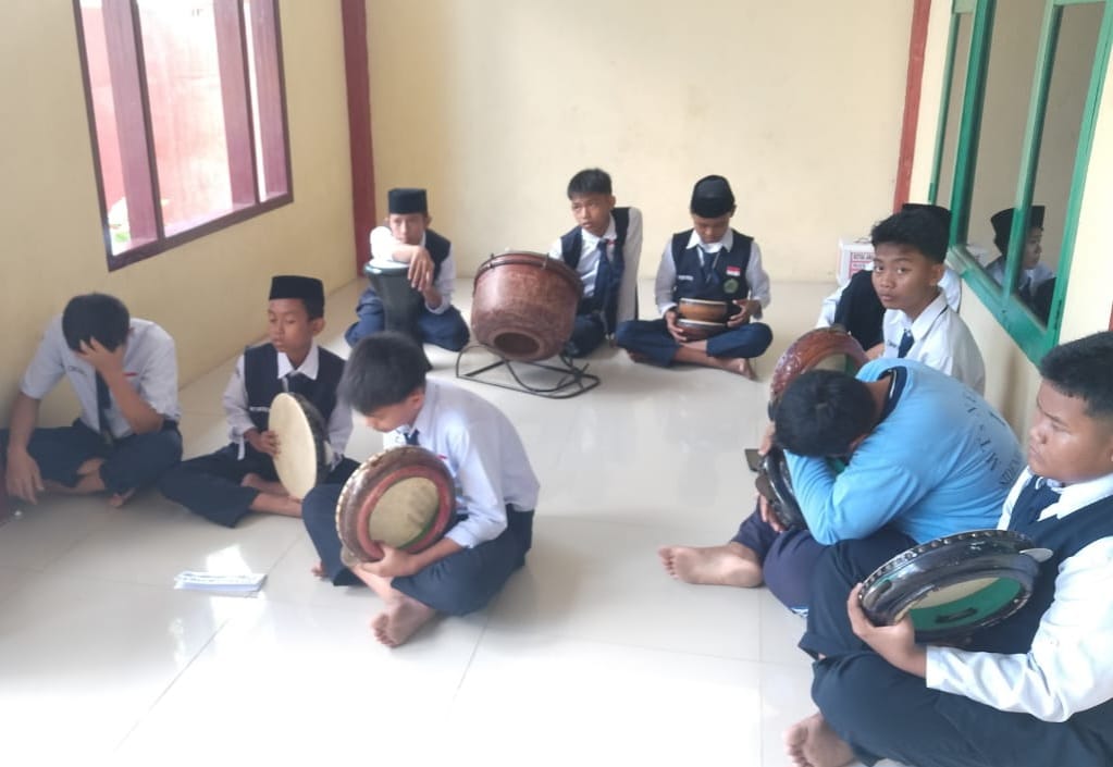 MTsN 1 Sidrap Gelar Latihan Tim Hadroh dalam Rangka Menyambut Maulid Nabi Muhammad SAW