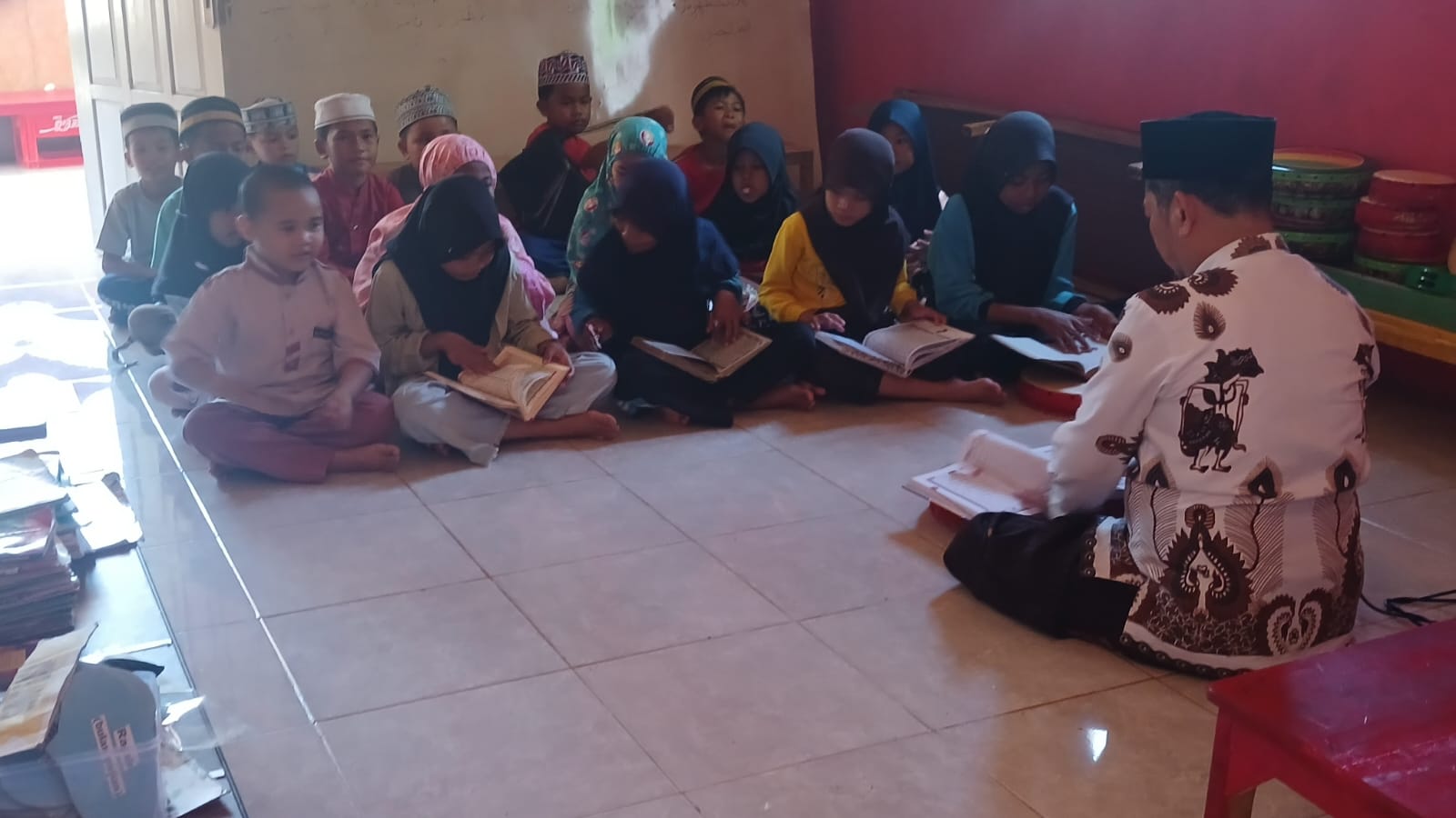 Ismail, Penyuluh Agama Ajak Anak TPA Nurul Huda Belajar Sejak Dini