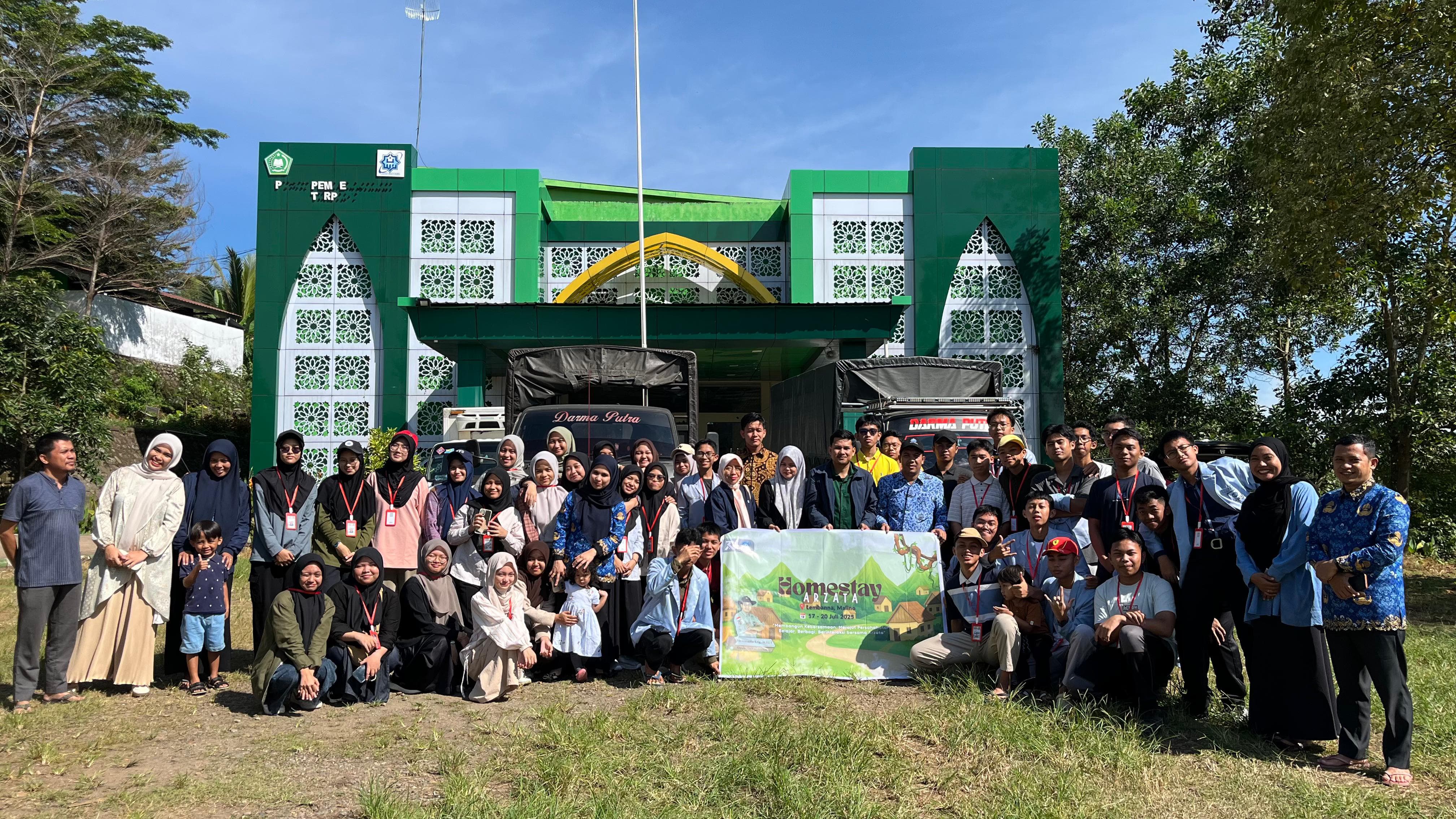 Foto bersama sebelum menuju lokasi
