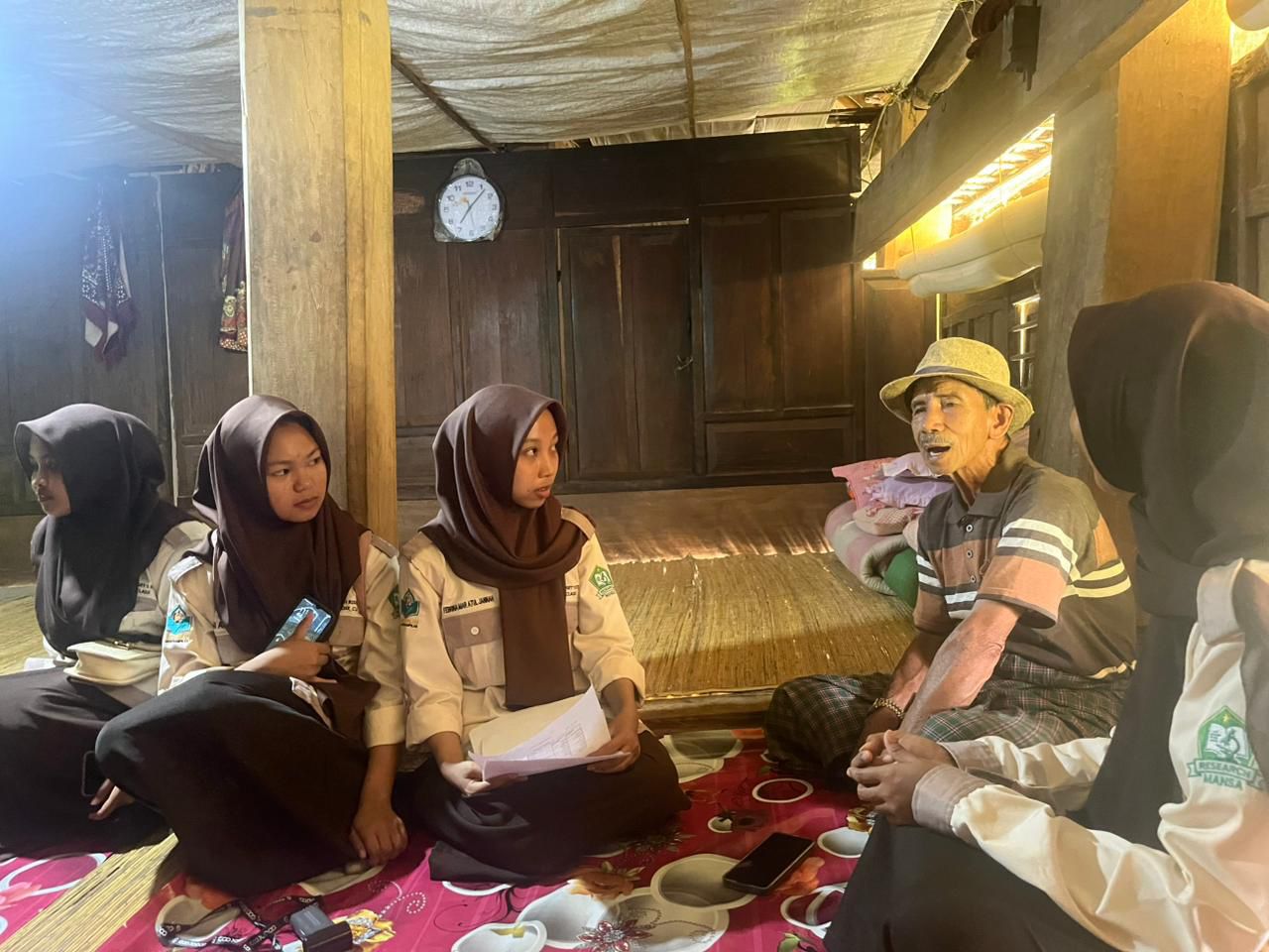 Jelajah Cagar Budaya, Kelas XI Riset MAN 1 Sinjai Eksplor Rumah Adat Karampuang