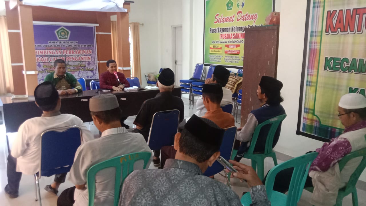 Pertemuan di aula KUA Bontonompo