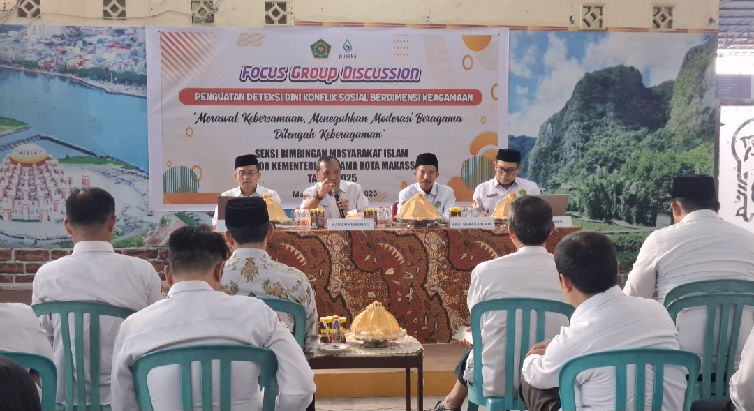 Kakankemenag Kota Makassar H.Irman saat mebeikan arahan