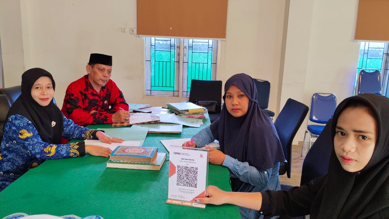 Wakaf uang pasangan catin di KUA Bantimurung (foto:ist)