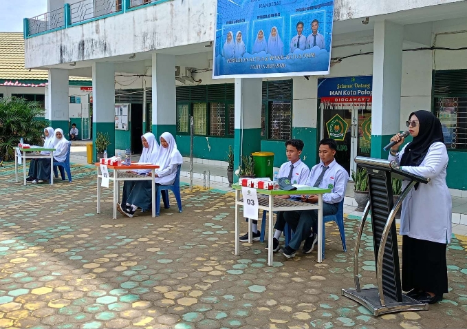 Kamad MAN Palopo memberikan Arahan