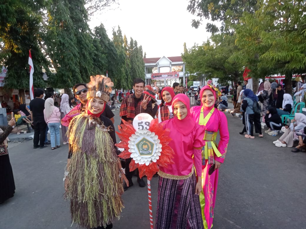 Kemenag Pinrang Tampilkan Pesona Kain Lero Suppa di Ajang Bintang Fashion Street