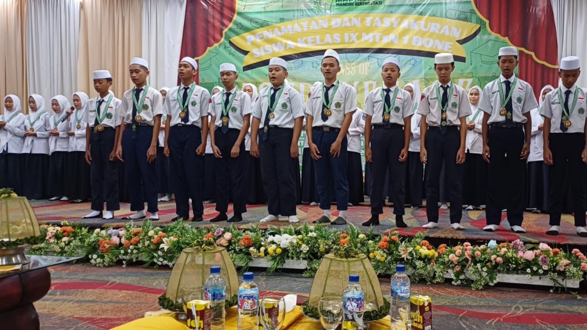 Astravena25 MTsN 1 Bone: Parade Tasmi' Kelas Tahfidz Warnai Penamatan dan Tasyakuran