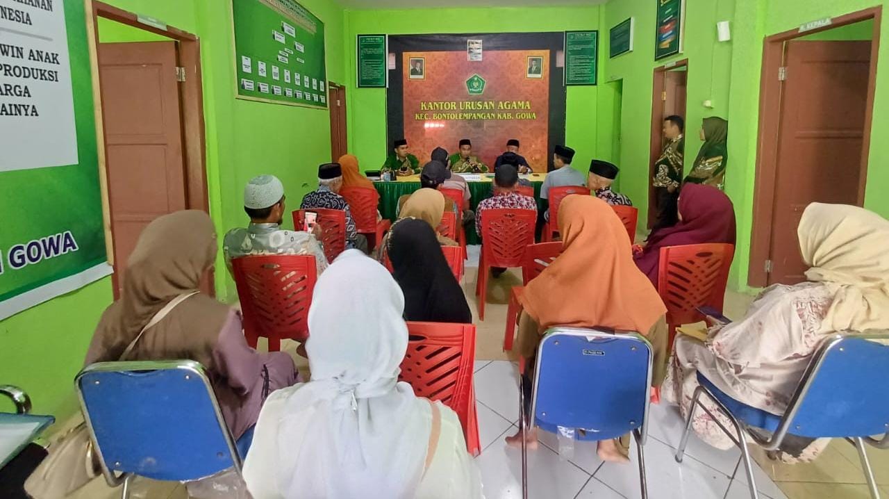 Jemaah haji di KUA Bontolempangan