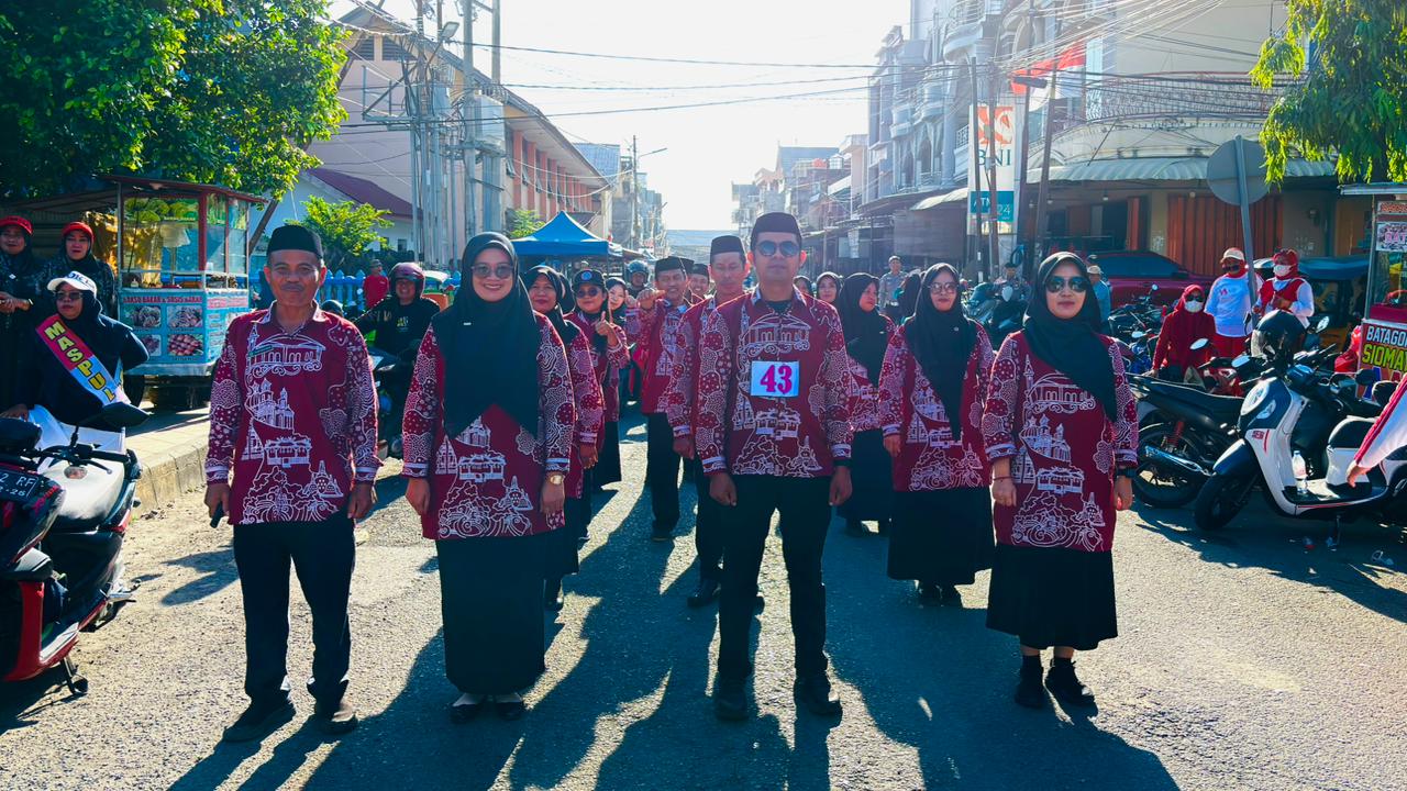 Kemenag Pinrang Ikuti Lomba Gerak Jalan HUT RI Ke-80