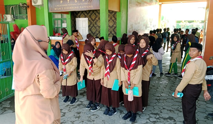 Pembelajaran Inovatif dan Aplikatif MTsN 2 Sidrap ; Outing Class di Hutan Kota