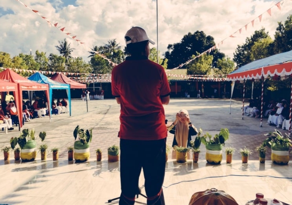 Kepala Dinas Kesehatan Kabupaten Bone, drg. Yusuf, M. Kes, buka kegiatan Gerakan Makan Bergizi di lokus MAN 2 Bone, Jumat, 15 Agustus 2025.