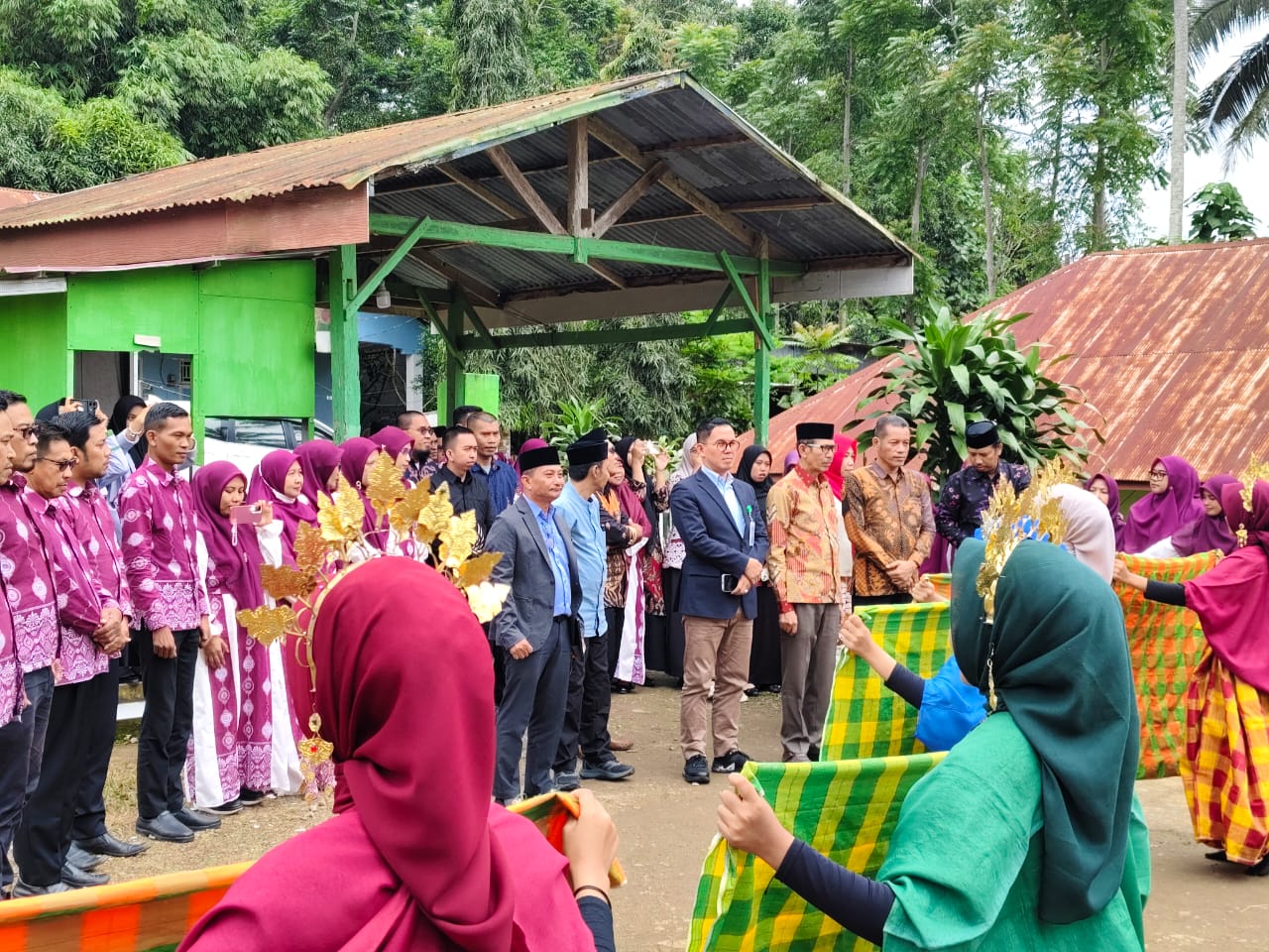 Penyambutan dengan tari Lipa’ Sabbe