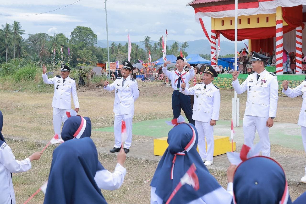 Santri MTs Pergis Ganra saat Tampil Aubade di Hadapan Para Tamu Undangan