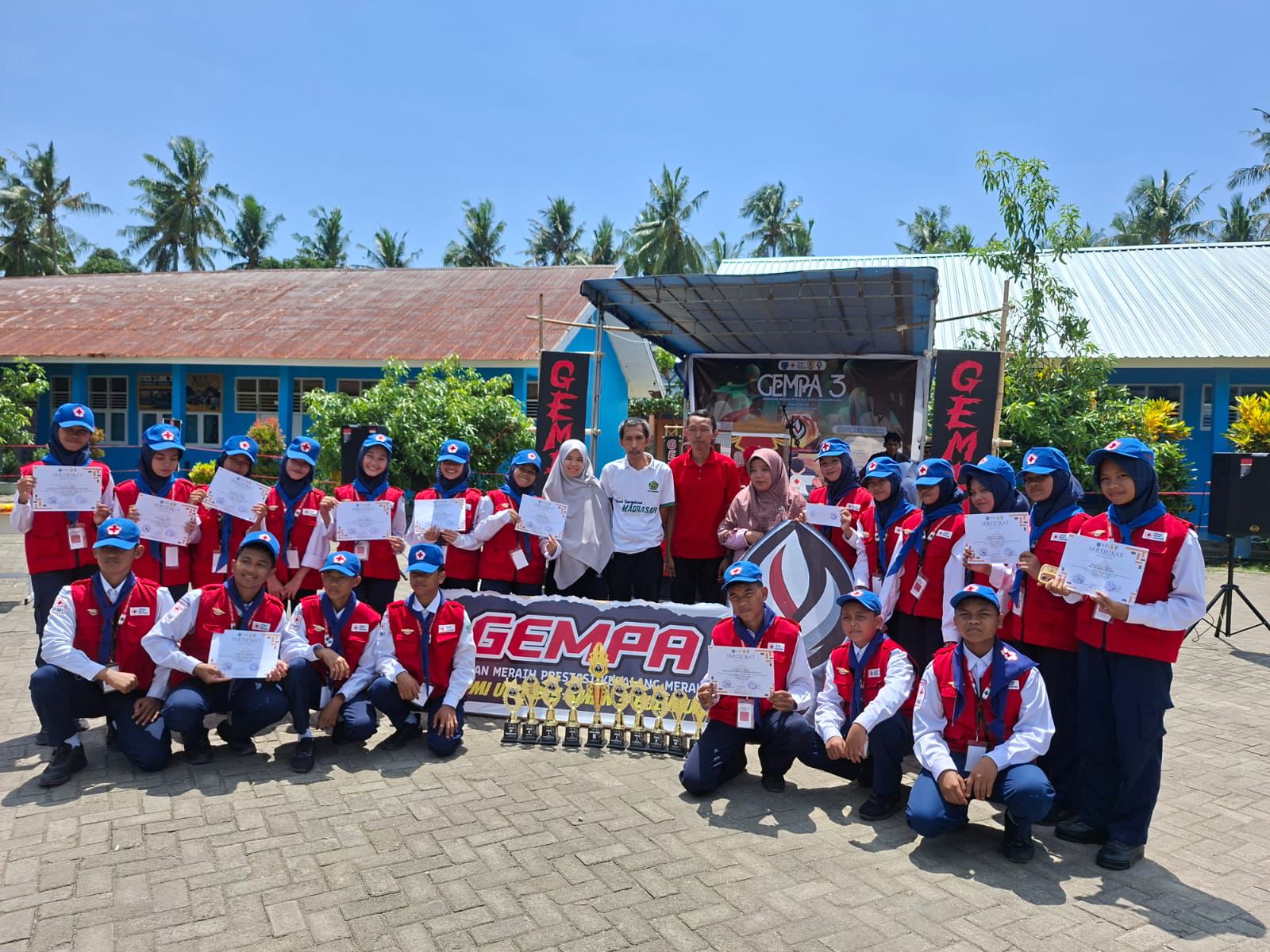 MTs Negeri 1 Bulukumba setelah menerima hadiah