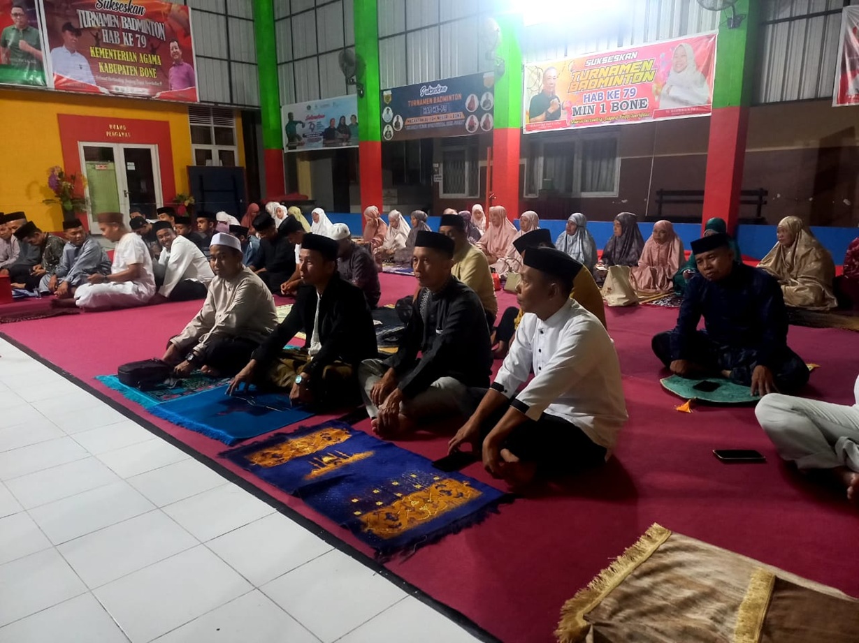 MAN 3 Bone hadiri tarawih bersama di Kemenag Bone