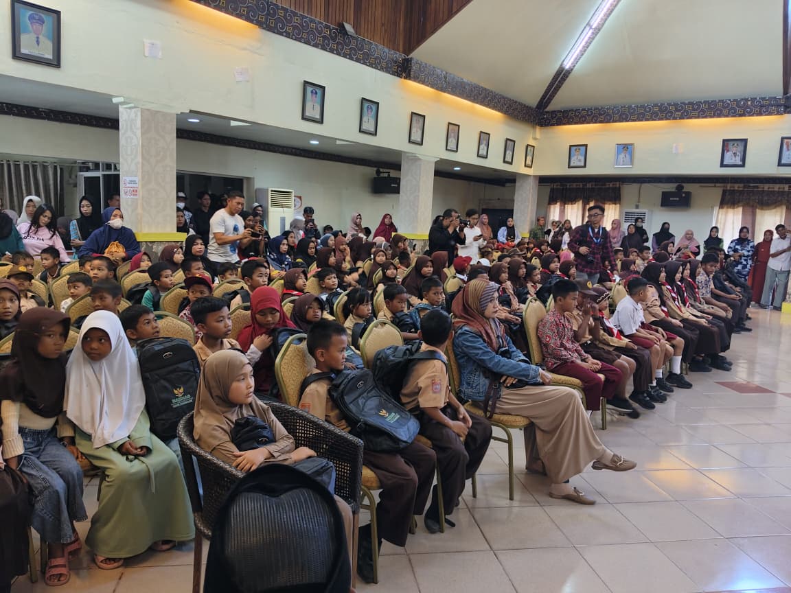 Baznas Parepare Salurkan Bantuan Pendidikan kepada Siswa Berprestasi