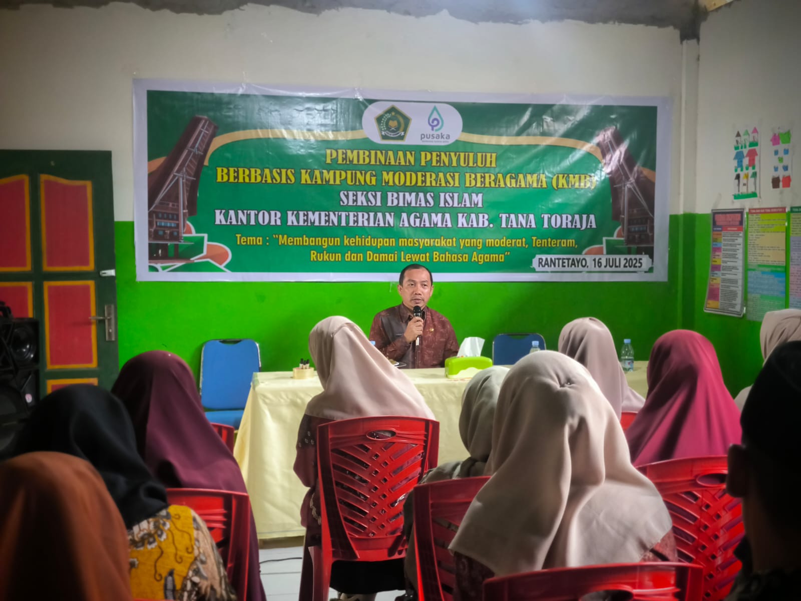 Kepala Kankemenag Tana Toraja Sampaikan Penguatan dalam Kegiatan Pembinaan Penyuluh Agama Berbasis Kampung Moderasi