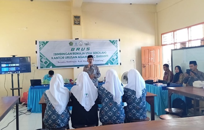 KUA Baranti Selenggarakan Sosialisasi Bimbingan Remaja Usia Sekolah bagi Santri Kelas 12 MAS PPUW