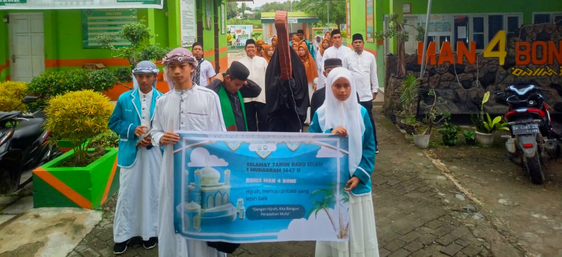 Peserta pawai Hijraturrasul perwakilan dari MAN 4 Bone