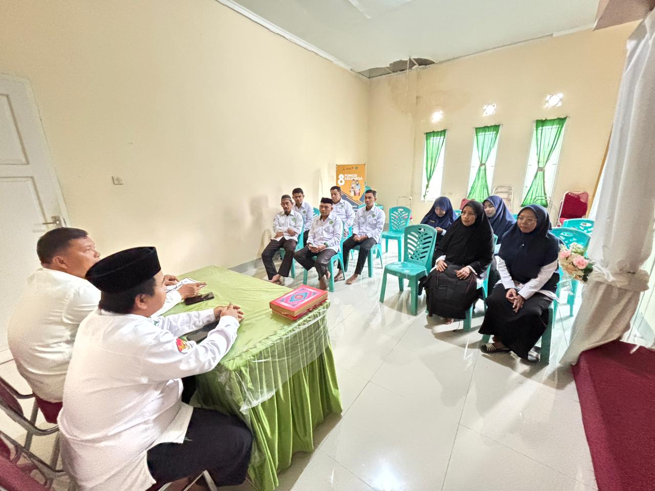 Penyuluh Agama Kabupaten Lakukan Pembinaan di KUA Kec. Tellulimpoe
