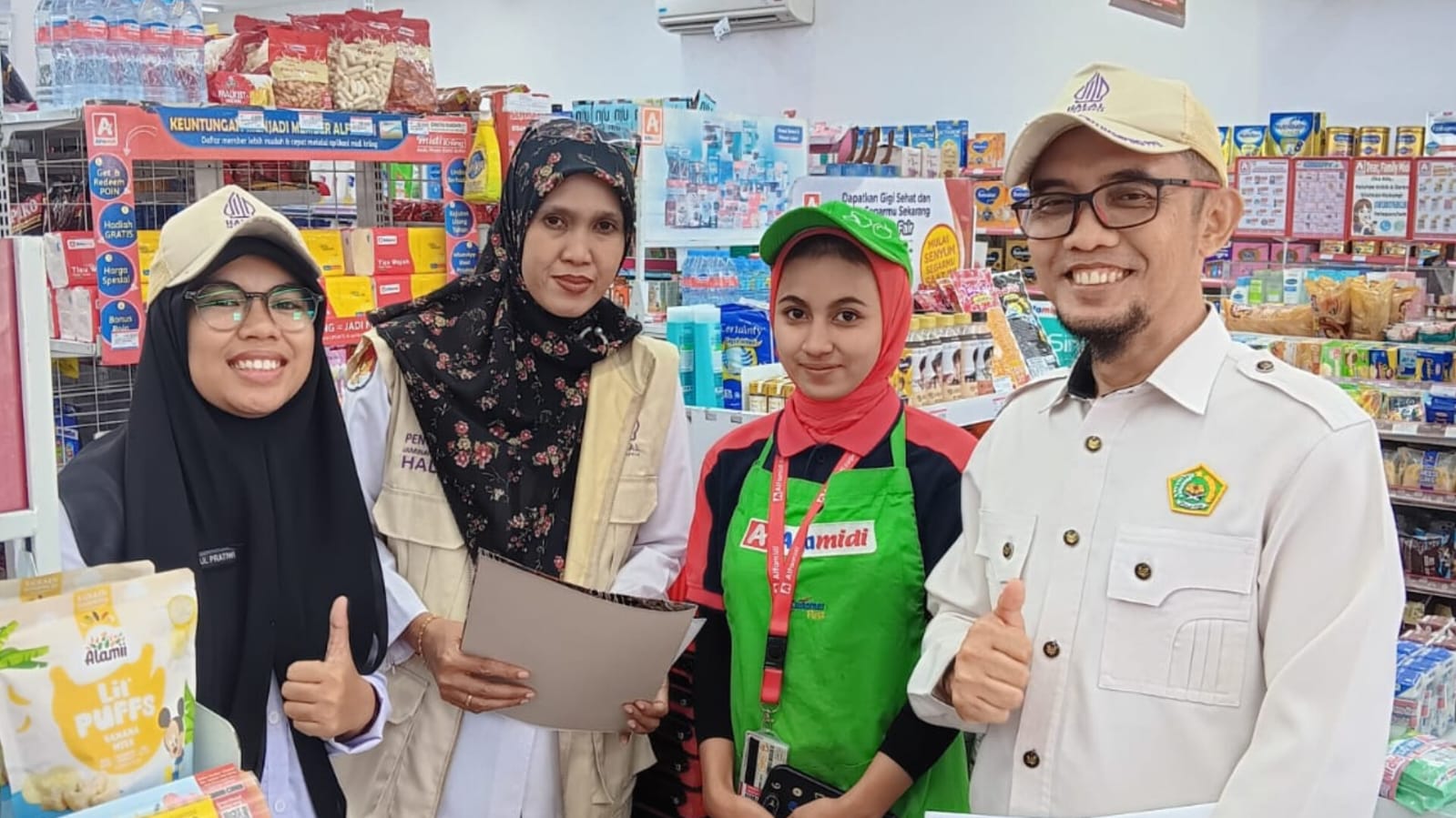 Tim Pengawasan saat mengunjungi Alfamidi Ratulangi Bantaeng