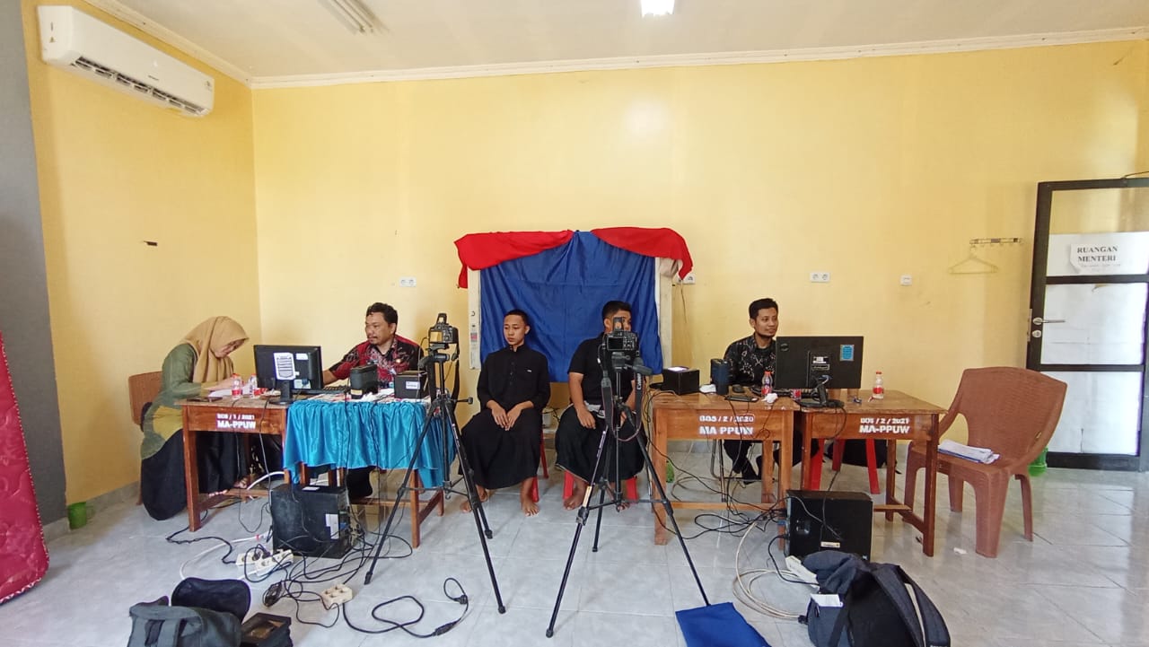 Disdukcapil Kabupaten Pinrang Lakukan Perekaman KTP-el di MAS PPUW