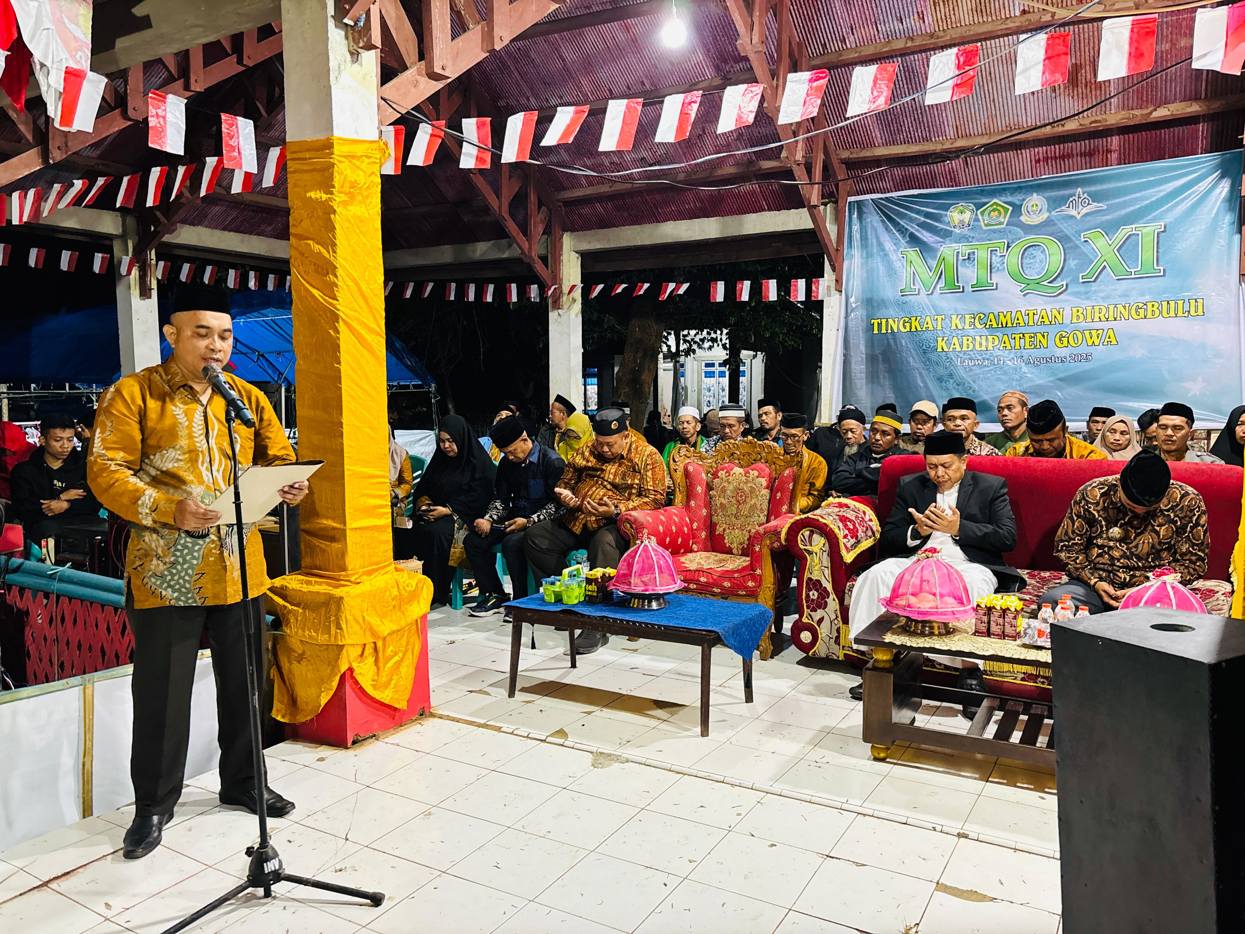 Kepala KUA saat pembacaan doa