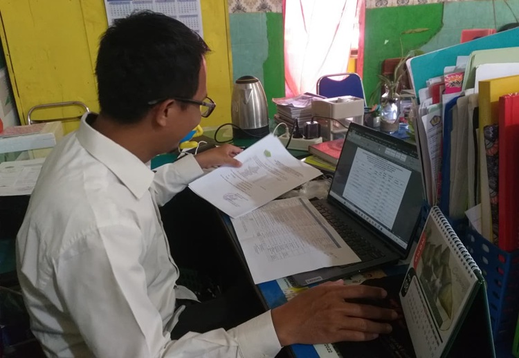 Bendahara BOS MAN Sidenreng Rappang Tuntaskan LPJ Tahun Anggaran 2025, Kepala Madrasah Apresiasi Kinerjanya