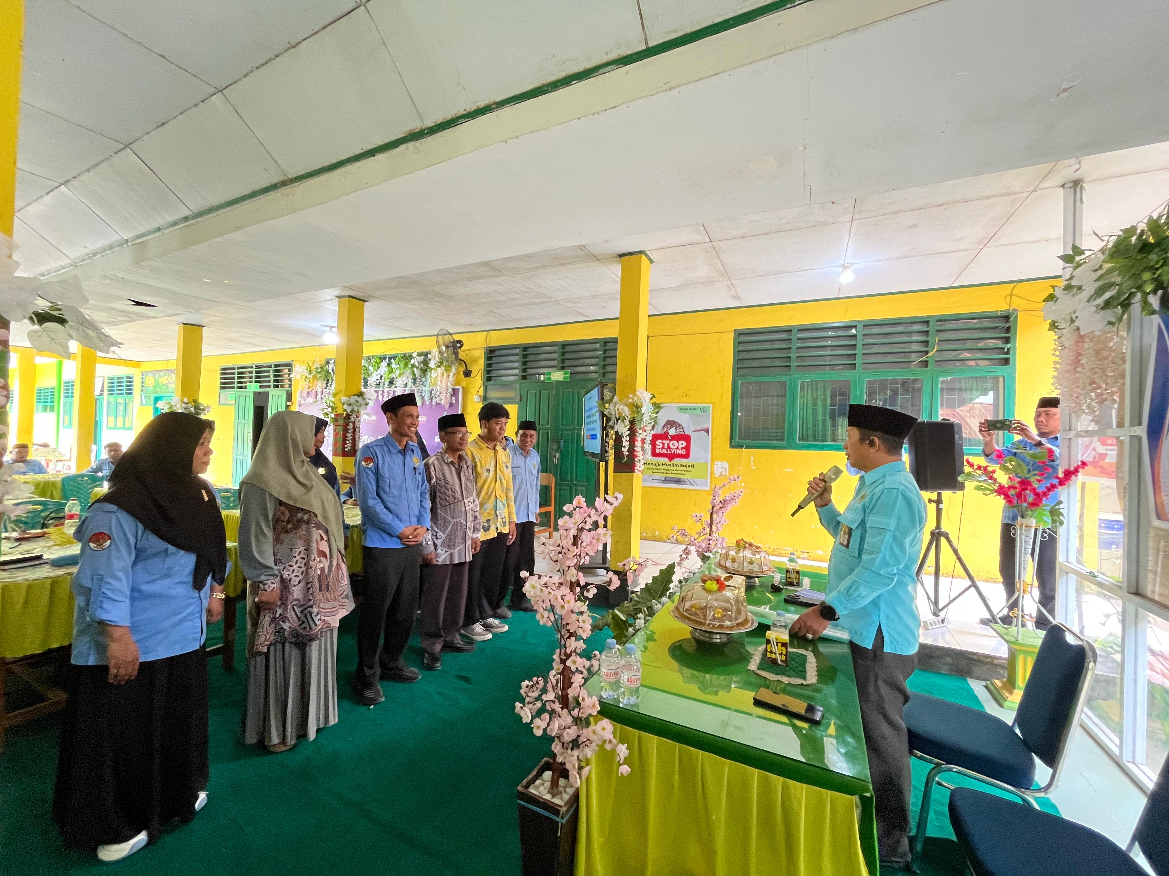 Pelantikan dan Rapat Kerja KKM MA Kabupaten Soppeng masa bakti 2026–2030 resmi digelar di Marioriawa. Momentum ini menjadi langkah awal memperkuat sinergi, komitmen supervisi, dan pengembangan mutu madrasah secara berkelanjutan.
