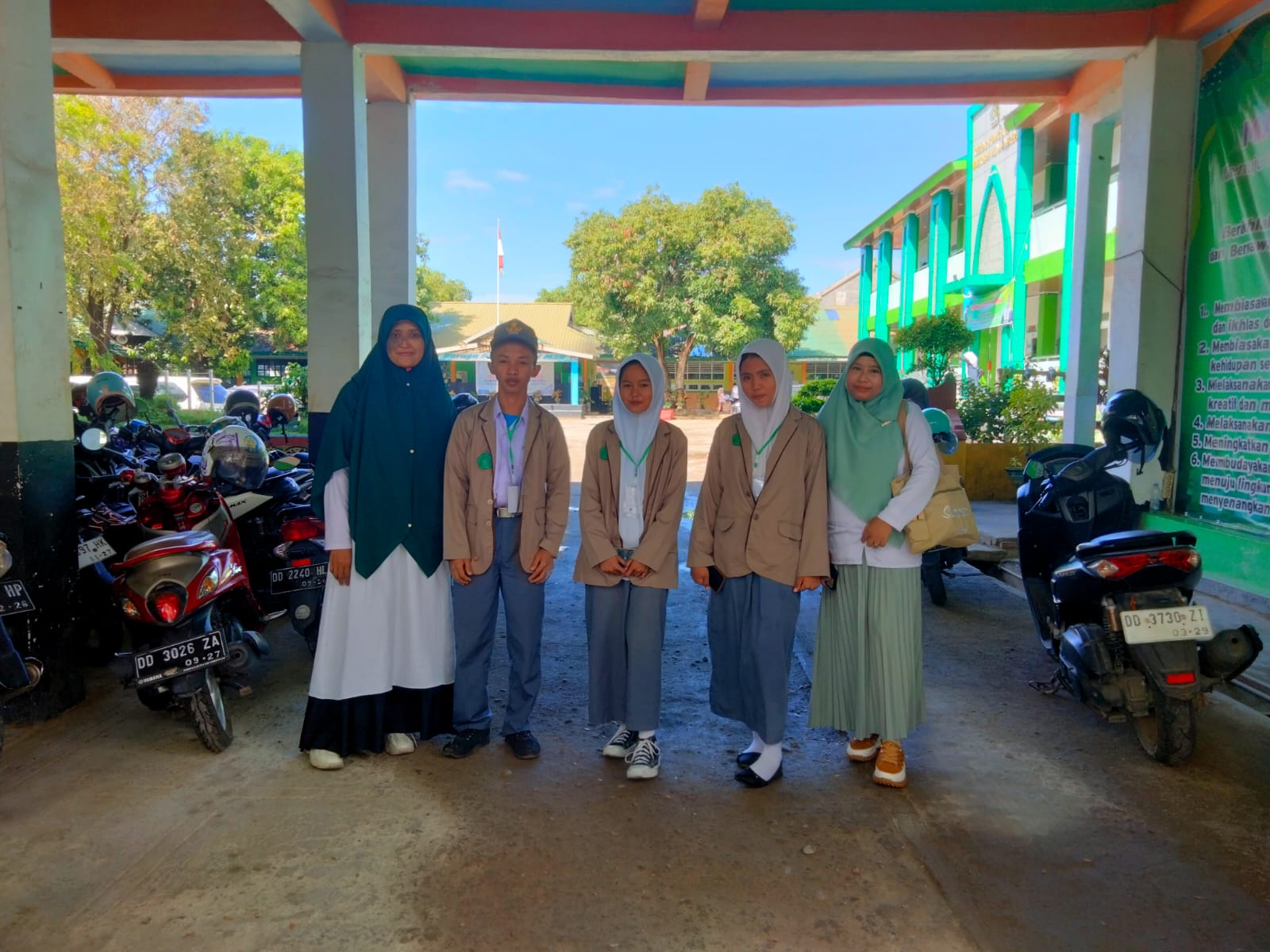 Siswa MA Ma’arif bersama Guru Pendamping dalam OMI Tingkat Kabupaten Bulukumba 2025