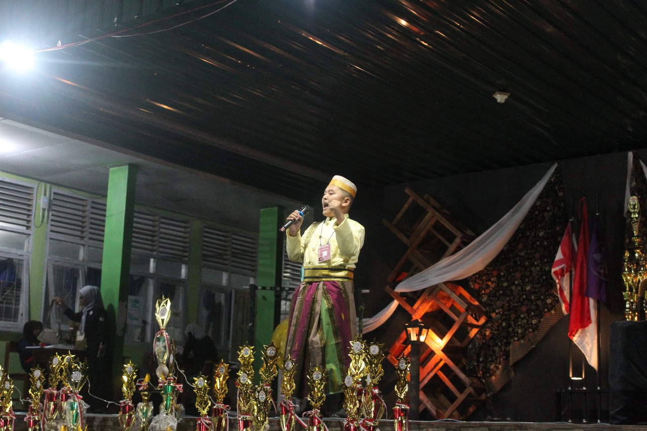 Penampilan Peserta Lomba Nyanyi Solo pada FCC IV MAN 1 Parepare