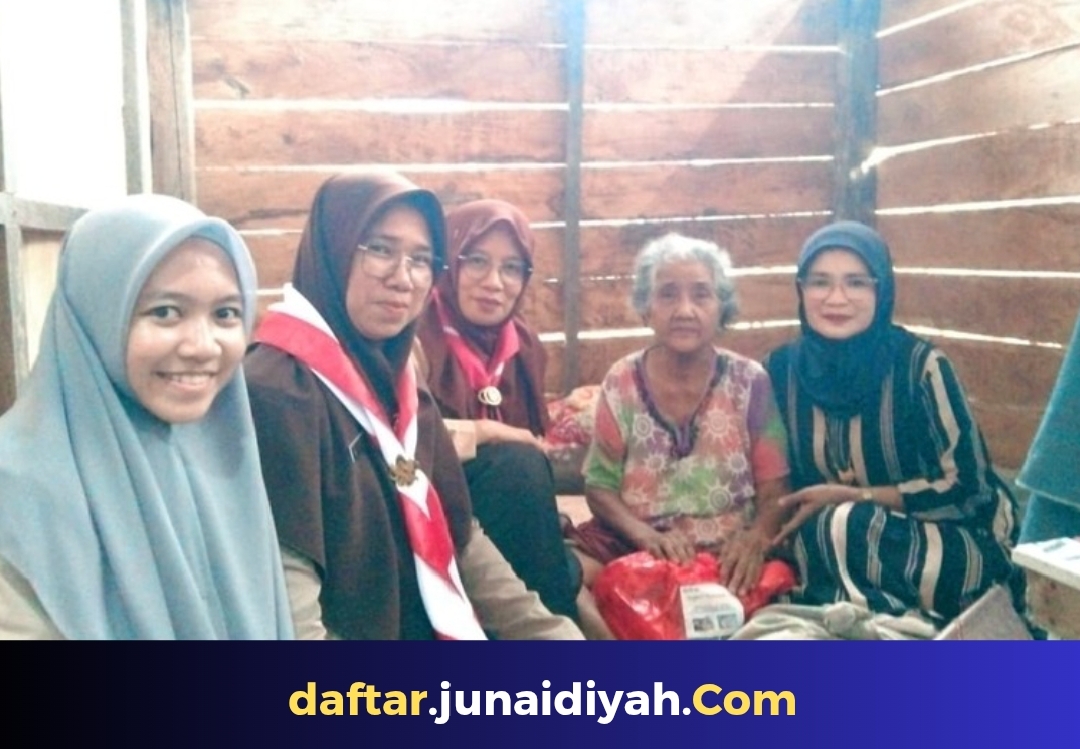 Anggota Pramuka bersama Pengurus Osim MA Al-Junaidiyah Biru menggelar Safari Ramadhan di Desa Mabbiring, Kec. Sibulue Kab. Bone, Selasa, 18 Maret 2025.