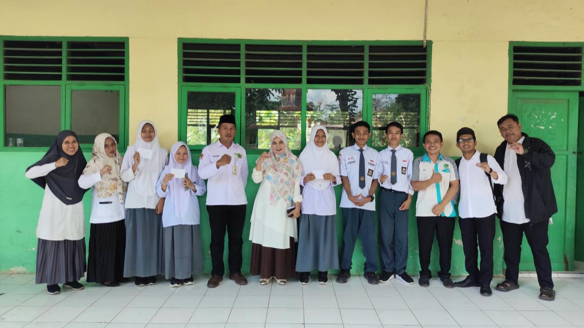 Apresiasi di Hari Sumpah Pemuda, Kamad MA Ihya Ulumiddin Beri Penghargaan Peserta OMI 2025 pada Selasa, 28 Oktober 2025 (Foto: Ihya Ulumiddin)