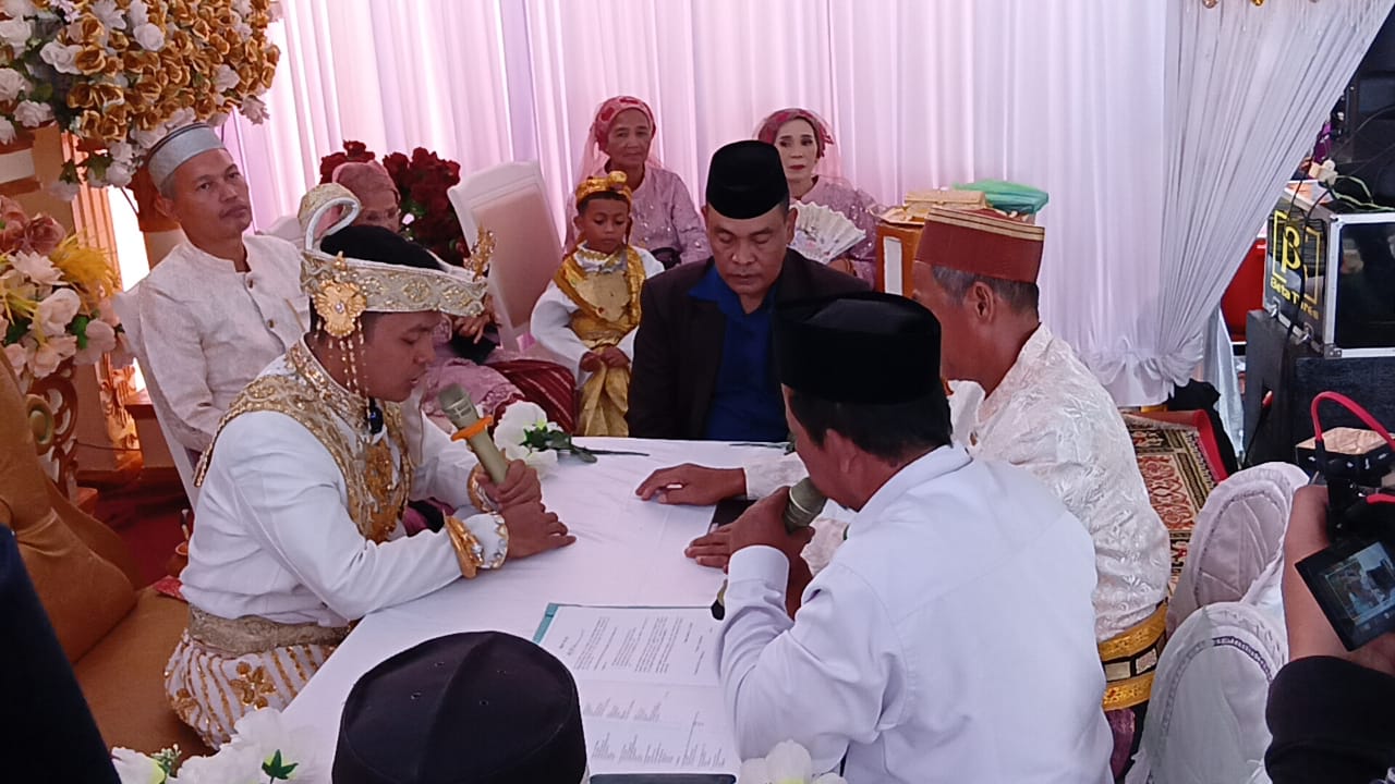 Penghulu Juga Manusia Biasa : Catatan Haru dari Momen Sakral Sang Penghulu Ahmad Syihab