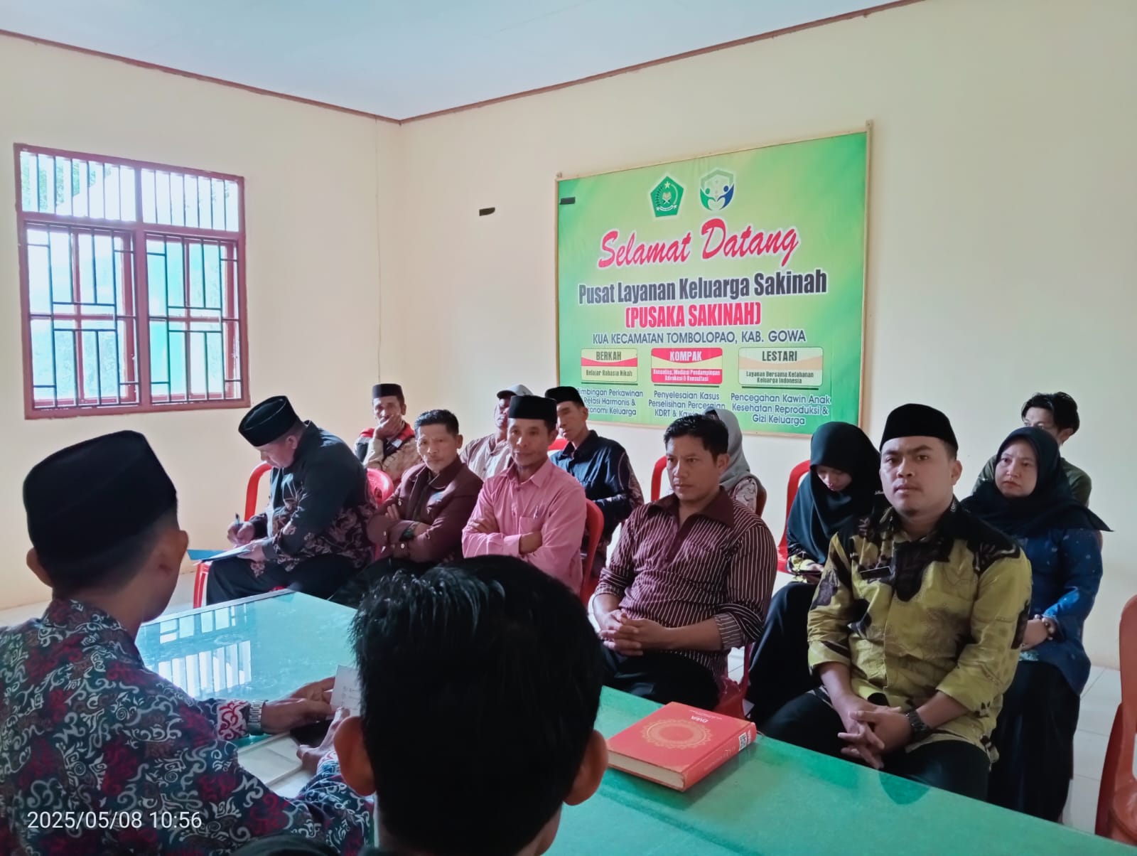 Suasana pertemuan di aula KUA