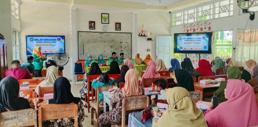 Suasana pertemuan dengan orang tua siswa kelas X yang dilaksanakan di Aula Madrasah