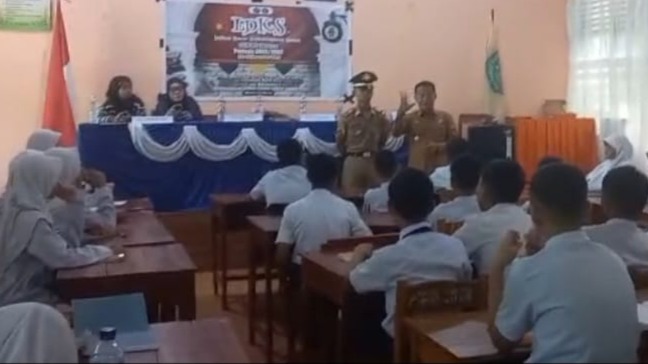 Jejak Alumni MTsN 1 Bone Menginspirasi, Putra Bupati Bone Kunjungi LDKS Bersama Ayah dan Ibu