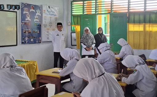 Kakan Kemenag Sidrap Pantau Ujian Madrasah